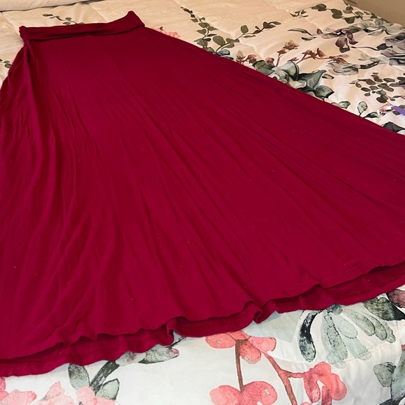 Size L Dark Red Full Length Maxi Skirt - Picture 2 of 7
